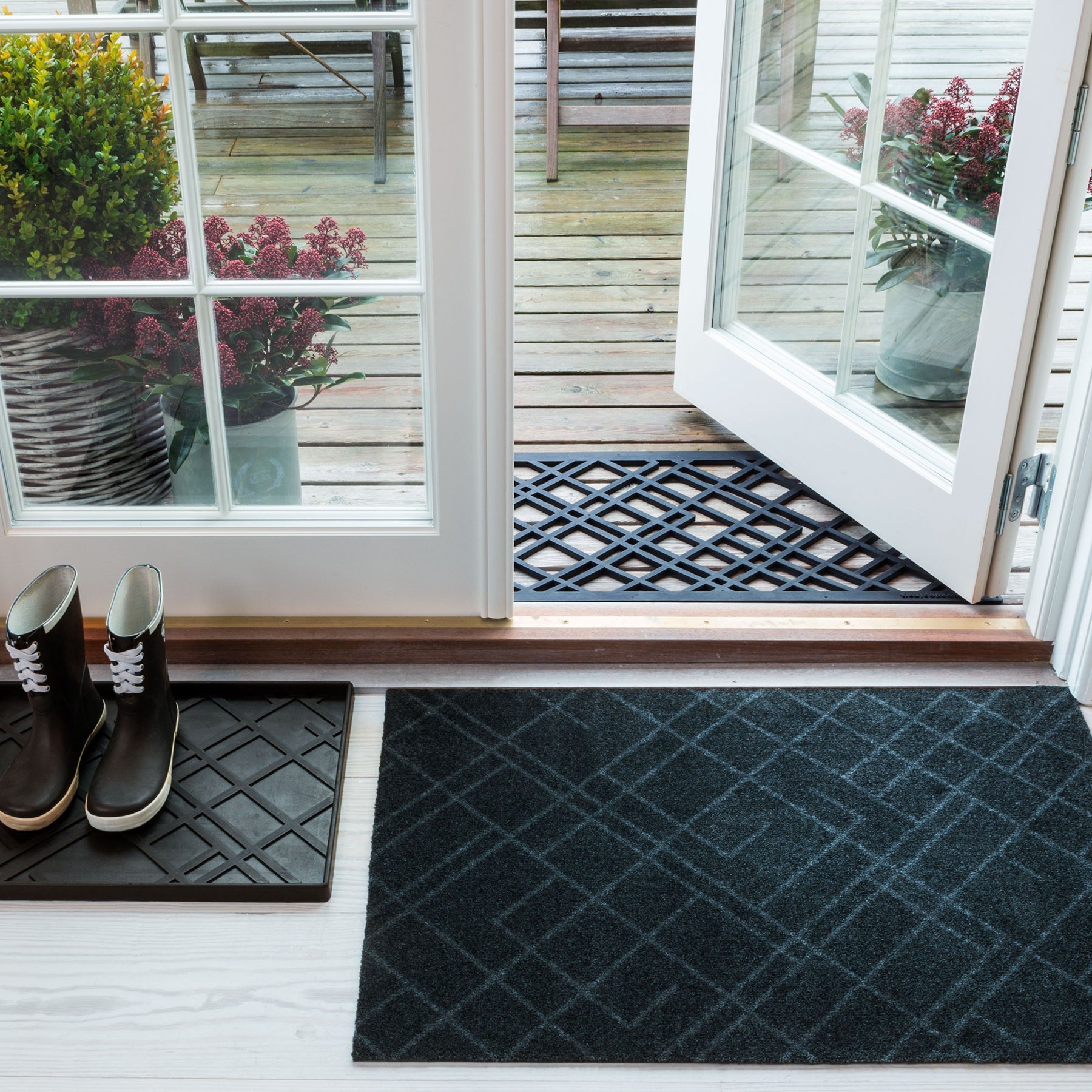 FLOOR MAT 60 x 90 cm - LINES/DARK GREY