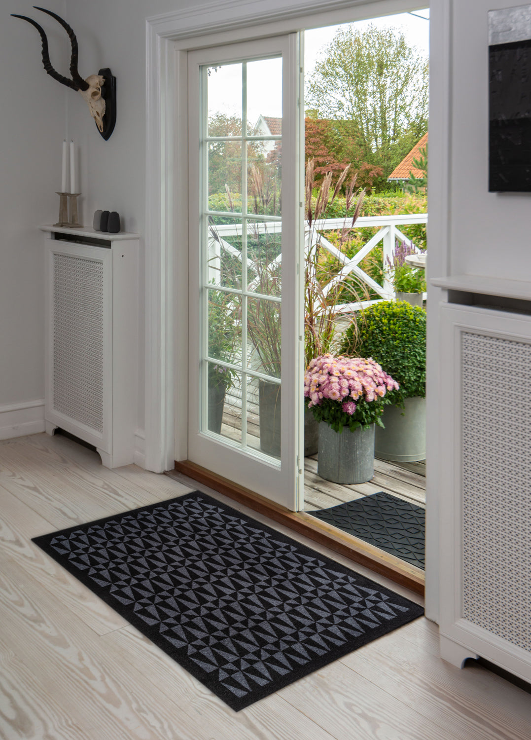 FLOOR MAT 90 x 130 CM - GRAPHIC/BLACK GREY